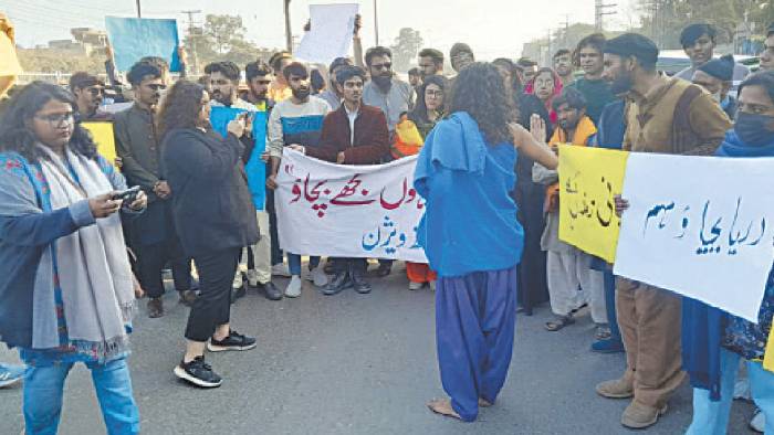 Pakistan: రావి నది ప్రవాహాన్ని నిలిపేసిన భారత్.. ఇది “వాటర్ టెర్రరిజం” అంటూ పాక్ గగ్గోలు..