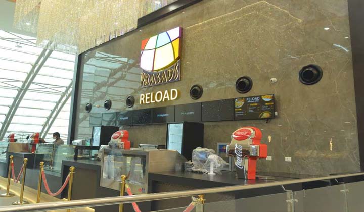 Movie Primeiers: సినిమా ఏదైనా.. ప్రీమియర్ అంటే చొక్కాలు చిరగాల్సిందే.. హైదరాబాదోళ్ళు అంటార్రా బాబు