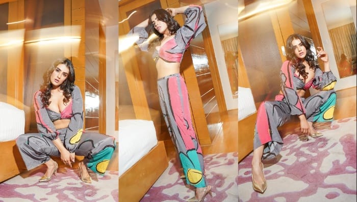 Kavya Thapar: అబ్బా.. ఇలా చూపిస్తే కుర్రాళ్లు ఏమైపోతారు..