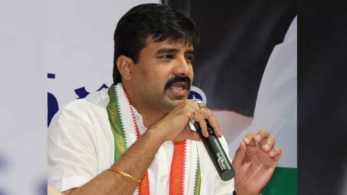 Vamshi Chand Reddy : నీళ్లను ఆంధ్రోళ్లు దోచుకెళ్తుంటే… చేతకాక చూస్తూ ఉండిపోయారు