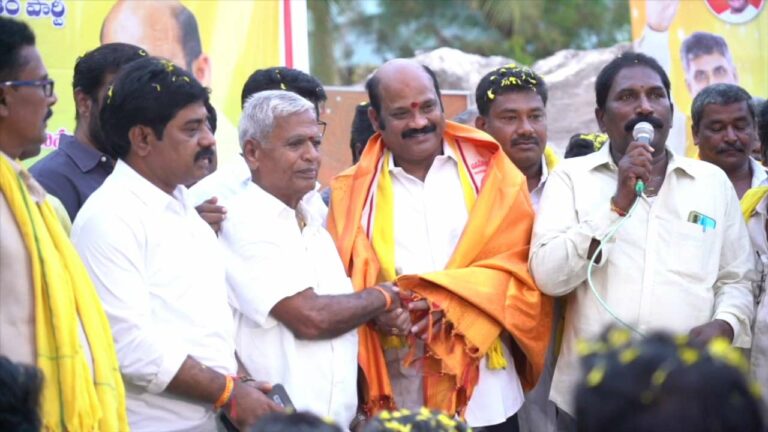 Yarlagadda Venkat Rao: ఇంటింటికి తిరుగుతూ ఆరు హామీలను ప్రజలకు వివరించిన యార్లగడ్డ..