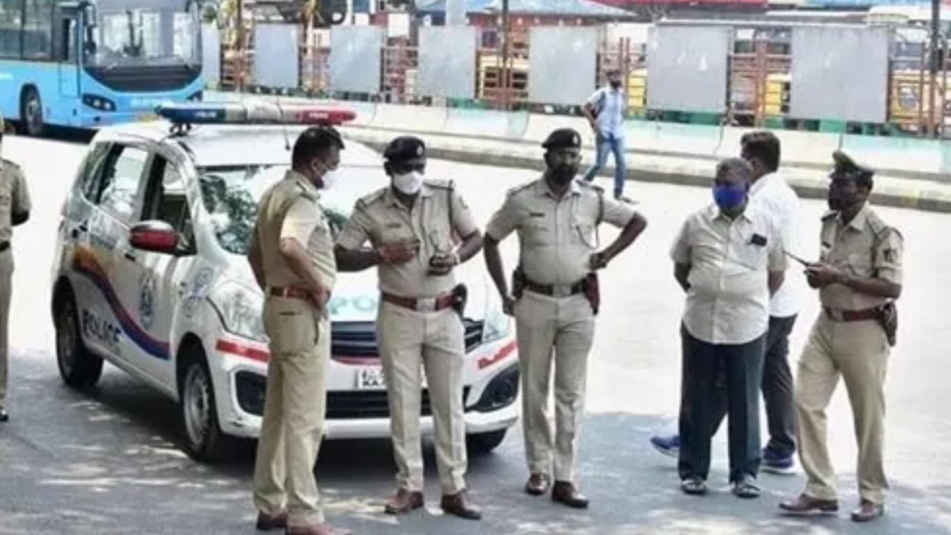 Explosives in Bengaluru: బెంగళూరులో పేలుడు పదార్థాల కలకలం.. ఆందోళనలో స్థానికులు!