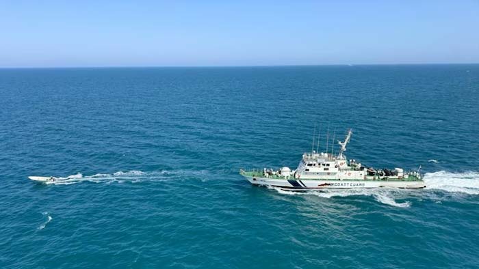 Drugs: గుజరాత్‌లో భారీగా డ్రగ్స్ పట్టివేత.. పాకిస్థానీయుల అరెస్ట్