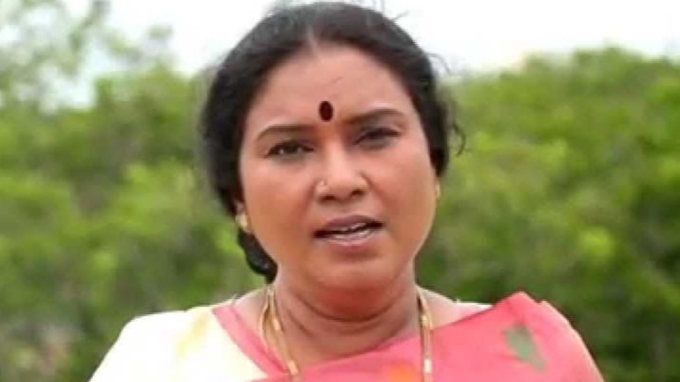 Pushpa Leela: కవిత దిక్కుమాలిన సలహాలు తీసుకొనే కర్మ కాంగ్రెస్‌కి పట్టలేదు: పుష్ప లీల
