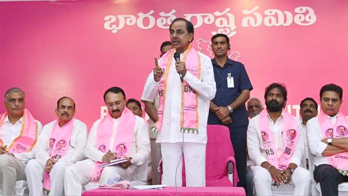 KCR: నేడు తెలంగాణ భవన్ కు కేసీఆర్.. ఎంపీ అభ్యర్థులను ప్రకటించే ఛాన్స్..