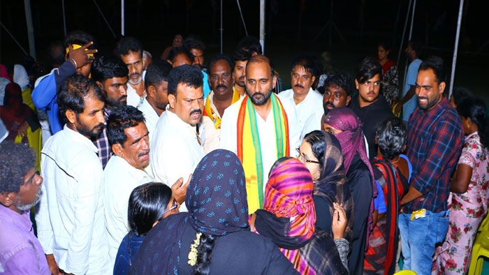 Kakarla Suresh: 50 వేల మెజార్టీతో గెలిపిస్తాం.. కాకర్లకు ముస్లిం మైనార్టీ మహిళల భరోసా