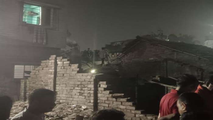 Kolkata: కుప్పకూలిన 5 అంతస్తుల భవనం.. ఇద్దరు మృతి, పలువురికి గాయాలు