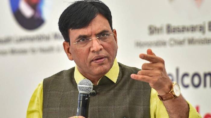 Covid vaccine: గుండెపోటుకు కోవిడ్ వ్యాక్సిన్ కారణం కాదు.. కేంద్ర ఆరోగ్య మంత్రి..