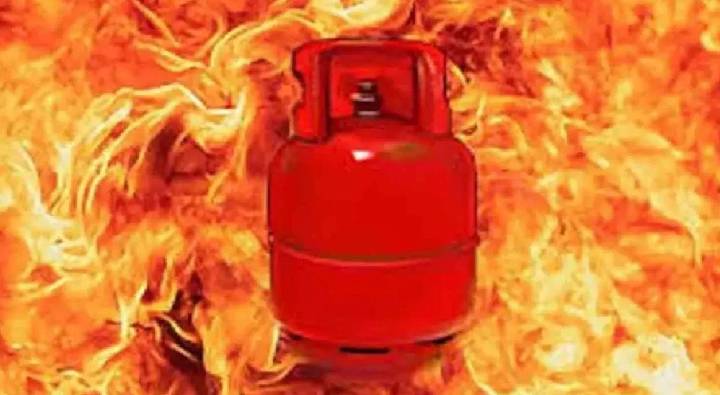 Madhyapradesh : ఇంటిపై హైటెన్షన్ వైరు.. ఆపై సిలిండర్ పేలుడు.. ఐదుగురు సజీవదహనం