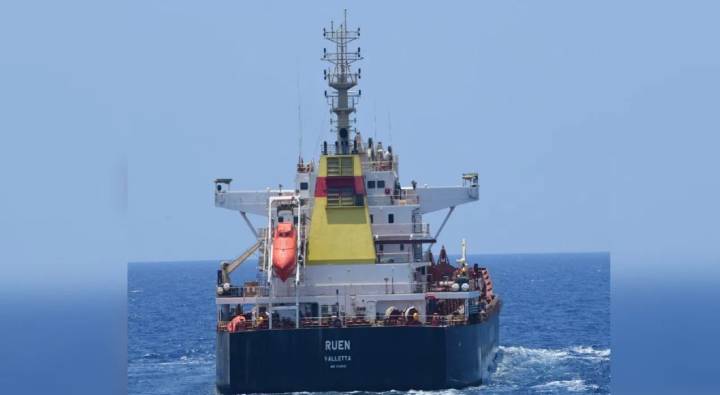 Indian Navy : సముద్రపు దొంగలపై నేవీ ఆపరేషన్… వీడియో వైరల్