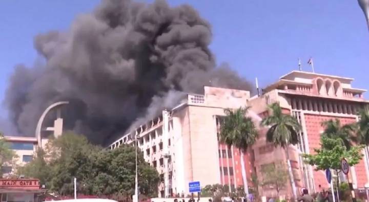 Bhopal : భోపాల్‌లోని మంత్రాలయ భవనంలో భారీ అగ్ని ప్రమాదం.. లోపల చిక్కుకున్న ప్రజలు
