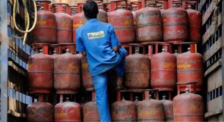 LPG Price Hike : సామాన్యులకు షాక్.. రూ.25పెరిగిన సిలిండర్ ధర