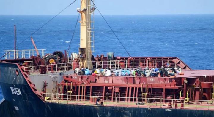 Indian Navy : 35మంది సముద్రపు దొంగలను పట్టుకున్న ఇండియన్ నేవీ