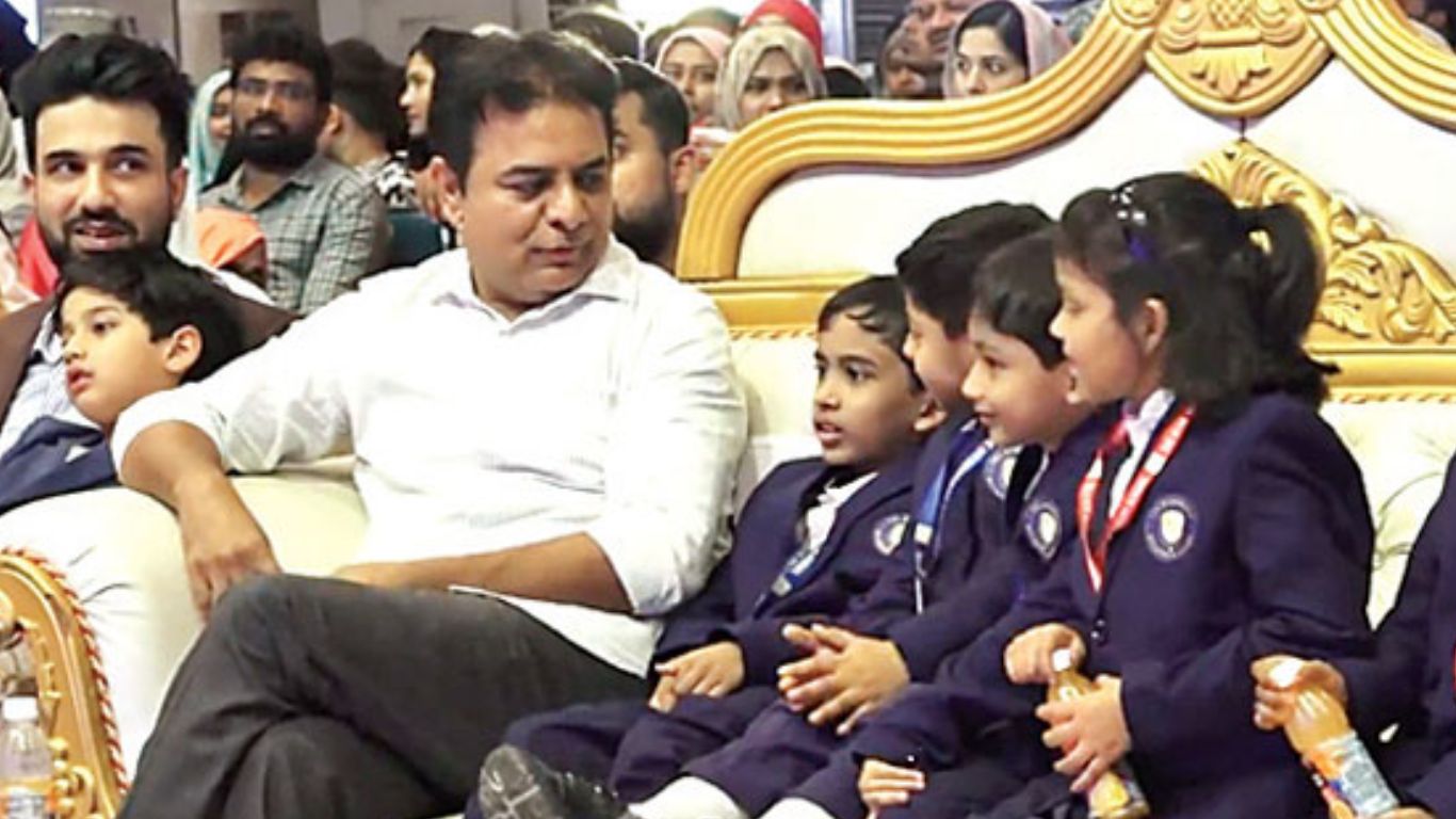 KTR: చిన్నారుల ఆహ్వానం.. పాఠశాల వార్షికోత్సవానికి వెళ్లిన కేటీఆర్‌!