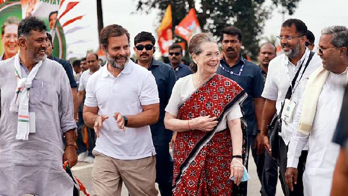 DK Shivakumar: దేశ చరిత్రలోనే అతిపెద్ద త్యాగం సోనియాగాంధీ చేశారు.. కాంగ్రెస్‌తోనే దేశం ఐక్యంగా ఉంటుంది..