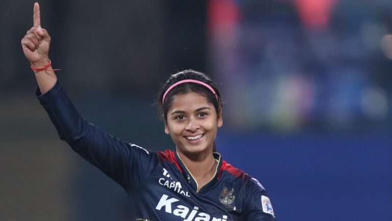 RCB vs MI: 4 పరుగులు ఇచ్చి ఓ వికెట్.. ఆర్‌సీబీ గేమ్ ఛేంజర్ శ్రేయాంక పాటిల్!