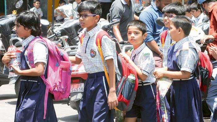School Fee : ఫీజలు పెంచిన స్కూల్స్‌.. తల్లిదండ్రుల ఆందోళన..