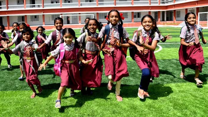Telangana Schools: తెలంగాణలో రేపటి నుంచి ఒంటిపూట బడులు