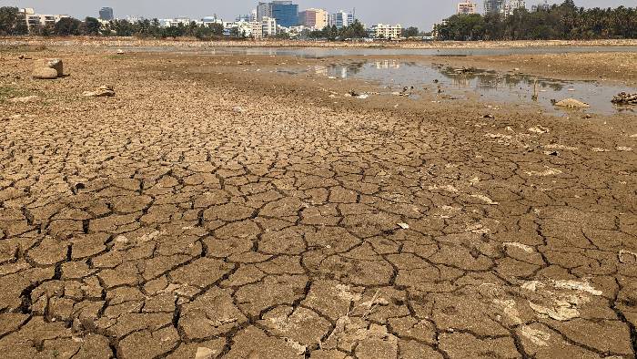 Bengaluru: వర్క్ ఫ్రం హోం, ఆన్‌లైన్ క్లాసులు.. కోవిడ్‌ని గుర్తు చేస్తున్న బెంగళూర్ నీటి సంక్షోభం..