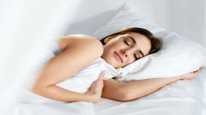 World Sleep Day 2024: ఒంటరిగా నిద్రపోవడం లేదా బెడ్‌ను పంచుకోవడం.. ఏది మంచిదో తెలుసా?