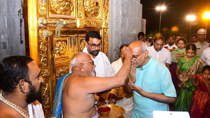 Governor Radhakrishnan : యాద్రాద్రీశుడిని దర్శించుకున్న గవర్నర్‌ రాధాకృష్ణన్‌