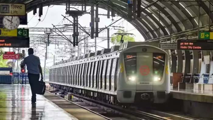 Delhi Metro: హోలీ రోజున ప్రయాణికులకు ఢిల్లీ మెట్రో అలర్ట్