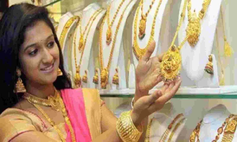 Gold Price Today : పసిడి ప్రియులకు షాక్.. స్వల్పంగా పెరిగిన ధరలు..