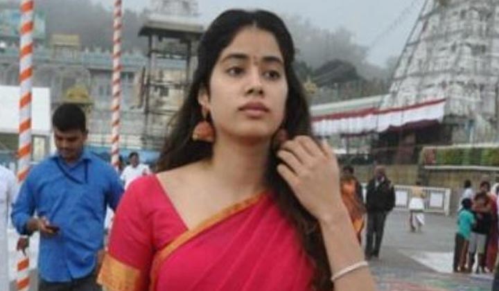 Janhvi Kapoor: పుట్టినరోజున చిన్నమ్మతో కలిసి తిరుపతిలో సందడి చేసిన దేవర బ్యూటీ..