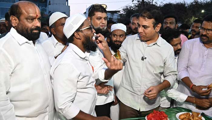 KTR : ఇఫ్తార్‌ వేడుకల్లో పాల్గొన్న కేటీఆర్‌