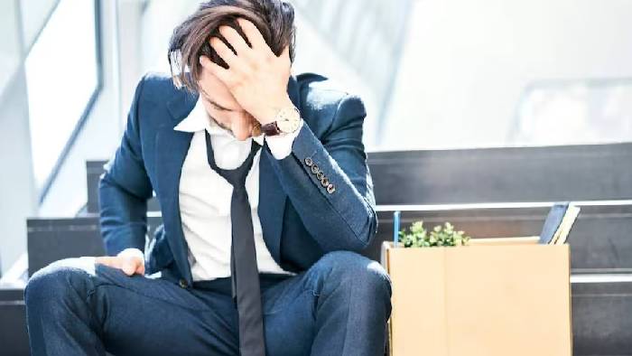 Layoffs: 10 నిమిషాల వీడియో కాల్.. 400 మందికి పైగా ఉద్యోగులకు లేఆఫ్..