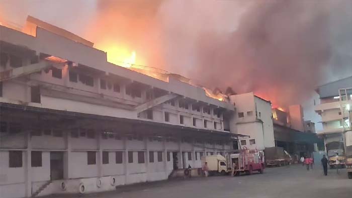 Fire Accident: మైలార్⁬దేవ్⁬పల్లిలో అగ్నిప్రమాద ఘటన.. బిల్డింగ్ కూలిపోయే ప్రమాదం..