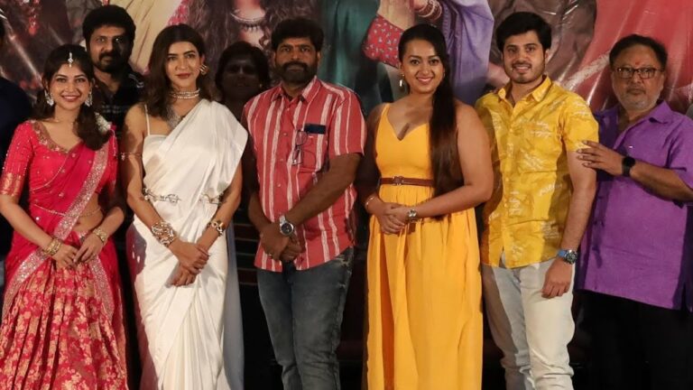 Manchu Lakshmi: స్టేజ్ పైన మంచు లక్ష్మీ కాళ్లు మొక్కిన అభిమాని.. వీడియో వైరల్..