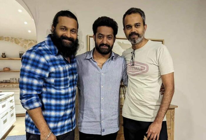 Jr Ntr : ఎన్టీఆర్ ఏంటి ఇలా అయిపోయాడు.. న్యూ లుక్ ఫోటోలు వైరల్..