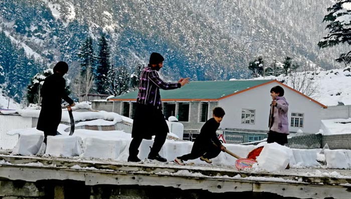 Pakistan: పాక్‌, ఆప్ఘనిస్థాన్‌లో భారీ హిమపాతం.. 36 మంది మృతి