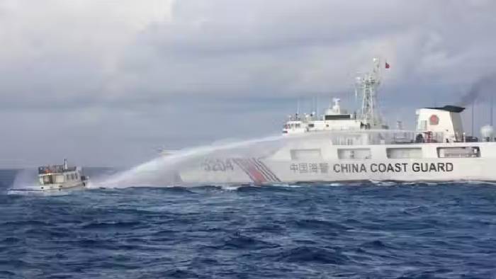 South China Sea: దక్షిణ చైనా సముద్రంలో డ్రాగన్ కవ్వింపు.. ఫిలిప్పీన్స్ శాస్త్రవేత్తల నౌక అడ్డగింపు..