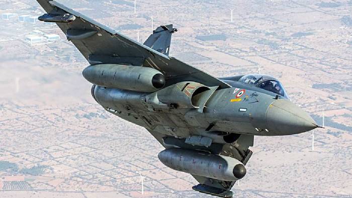 Tejas Fighter Jet: 23 ఏళ్ల చరిత్రలో తొలిసారి తేజస్ ఫైటర్ జెట్ క్రాష్..