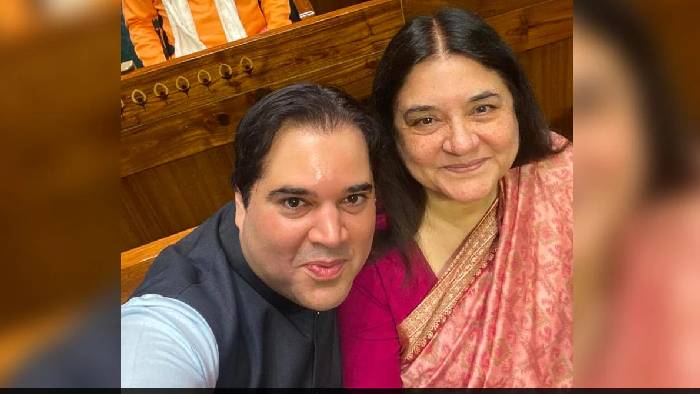Varun Gandhi: వరుణ్ గాంధీకి షాకిచ్చిన బీజేపీ.. తల్లి మేనకాగాంధీకి చోటు..