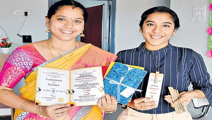 Viral: పచ్చదనం వెల్లివిరిసేలా పెళ్లి పిలుపు.. పెళ్లి పత్రికలో చెట్ల విత్తనాలు..!