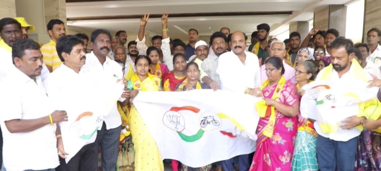 Yarlagadda Venkata Rao: టీడీపీలోకి చేరిన 35 ఎస్సీ కుటుంబాలు, 5 ముస్లిం కుటుంబాలు..!