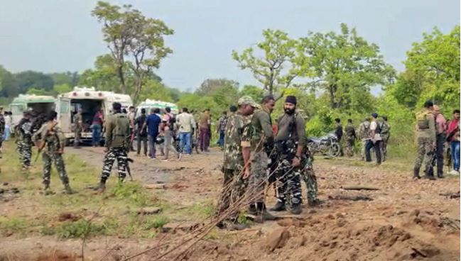 Police Encounters: రెండు ఎన్‌కౌంటర్స్ లో 12 మంది మావోయిస్టుల మృతి..!