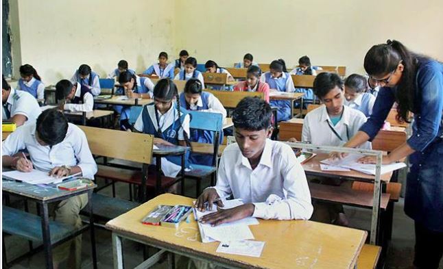 Student Warning: అరె ఏంట్రా ఇలా తయారయ్యారు.. మార్కులు వేయకపోతే తాతతో చేతబడి చేయిస్తాడట..!