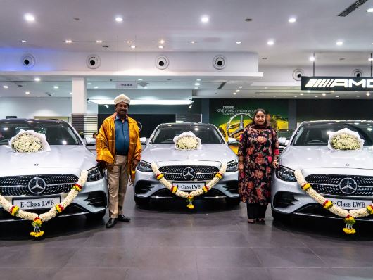 Billionaire Barber: సింగల్ పేమెంట్.. ఒకేసారి 3 బెంజ్ కార్లు కొన్న బిలియనీర్ బార్బర్..!