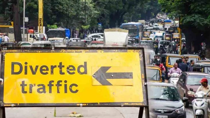 Hyderabad Traffic Diversions: రంజాన్ నేపథ్యంలో రేపు ఈ ప్రాంతాల్లో ట్రాఫిక్ ఆంక్షలు..!