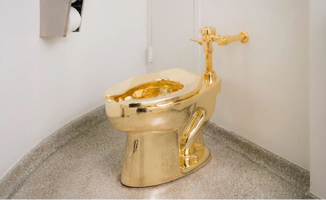 Theft Of Gold Toilet: 300 ఏళ్ల భవనం నుంచి రూ.50 కోట్ల బంగారు టాయిలెట్‌ చోరీ..!