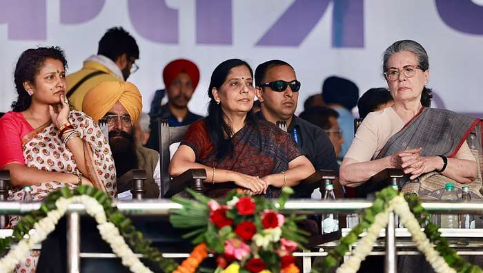 INDIA Block: జైల్లో భర్తలు.. ర్యాలీలో భార్యలు