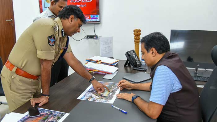 Attack on CM Jagan Incident: సీఎం జగన్‌పై దాడి ఘటన.. ఐజీ, విజయవాడ సీపీకి ఈసీ కీలక ఆదేశాలు