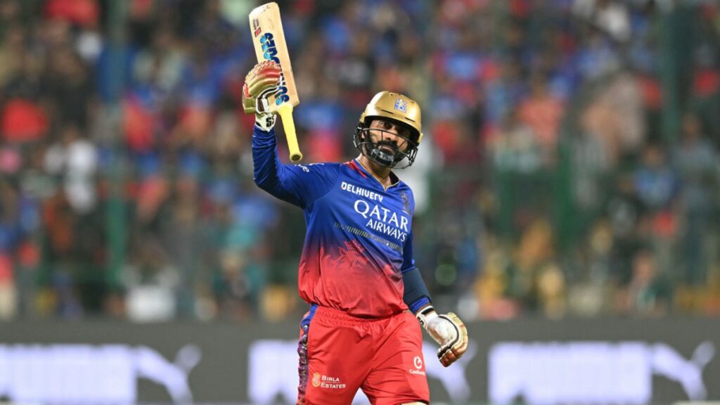 Dinesh Karthik Six