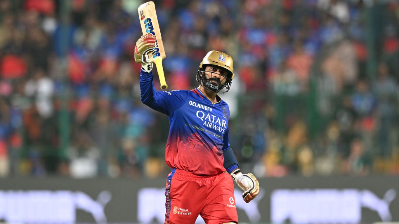 Dinesh Karthik Six: దినేష్ కార్తీక్ భారీ సిక్స్.. స్టేడియం బయట బంతి! వీడియో వైరల్