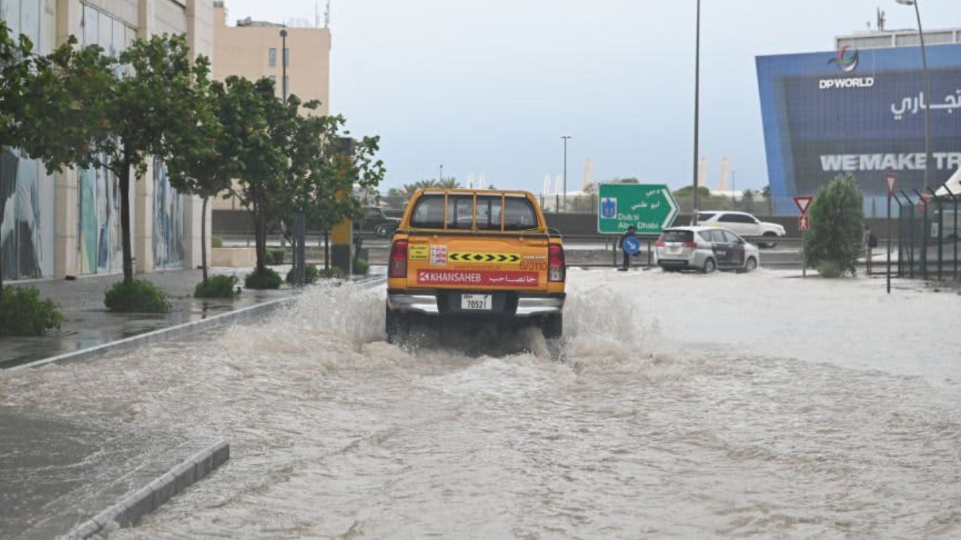 Dubai Rains: ఇది ముంబై కాదు దుబాయ్.. ఏడాదిన్నరలో నమోదయ్యే వర్షపాతం కొన్ని గంటల్లోనే!