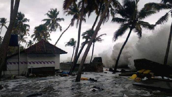 Kallakkadal Phenomenon: కేరళ, తమిళనాడులను భయపెడుతున్న ‘‘కల్లక్కడల్’’